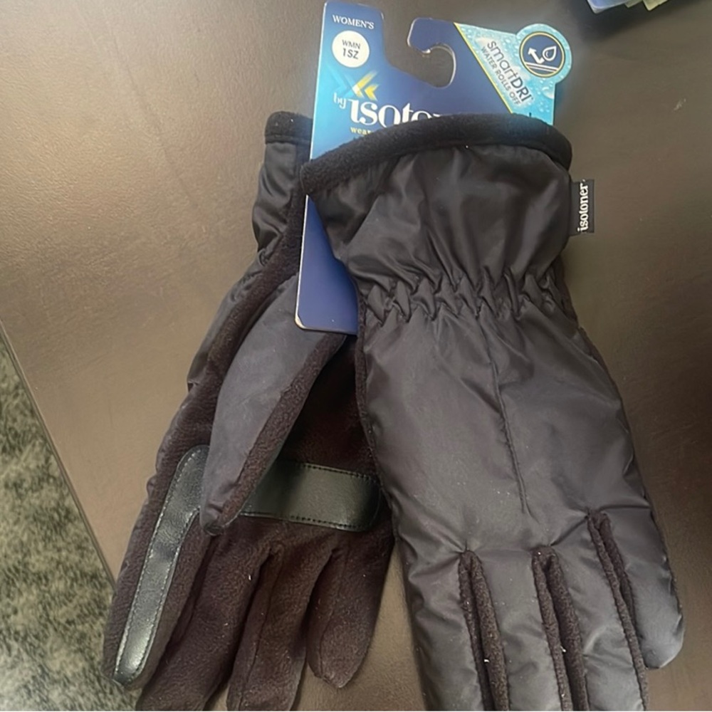 Isotoner Women's Black Winter Gloves